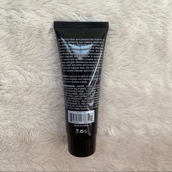 Aesthetica Pro Series Brush Cleaner & Conditioner - Picture 2 of 4